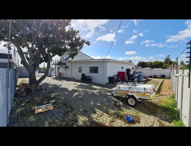 220M² RETAIL SOLD IN TOKAI